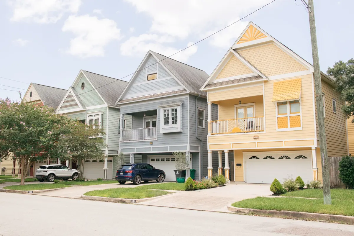 Mews House vs. Terraced House: Comparing Space, Parking, and Value